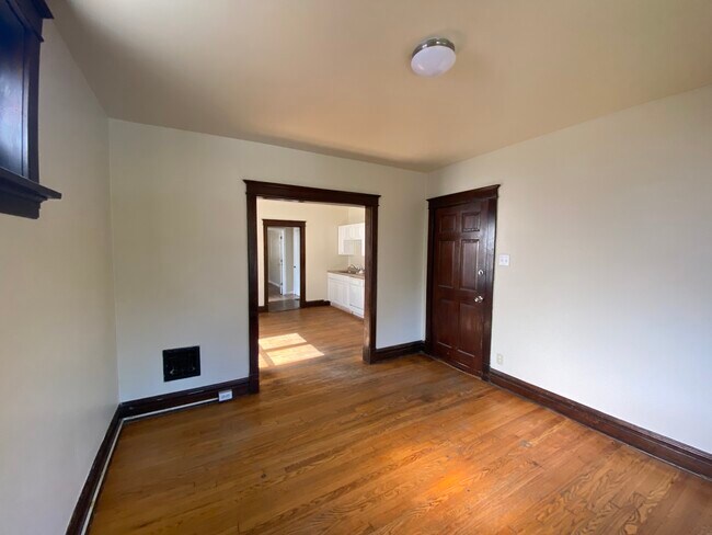Building Photo - 4612 Quincy St
