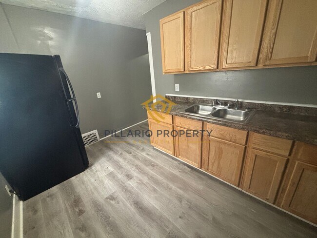 Foto del edificio - 706-708 North Bosart Avenue