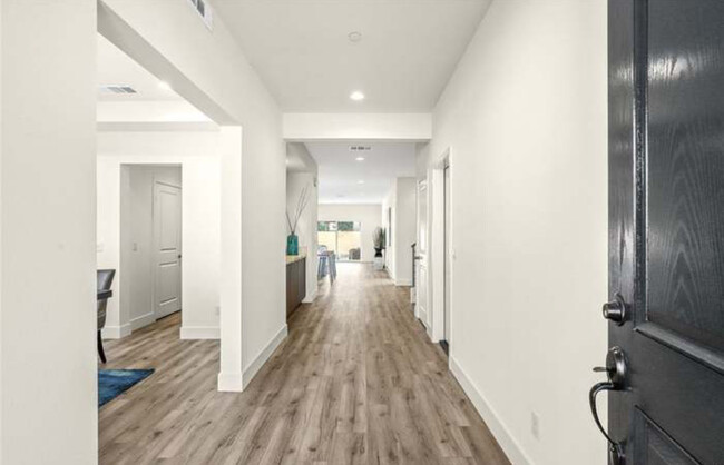 Building Photo - 5119 Saddleback St