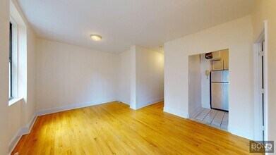 Building Photo - 305 W 45th St