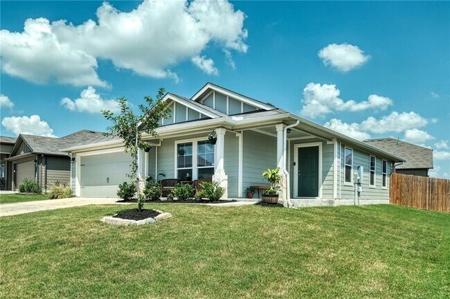Foto del edificio - 716 Liard River Rd
