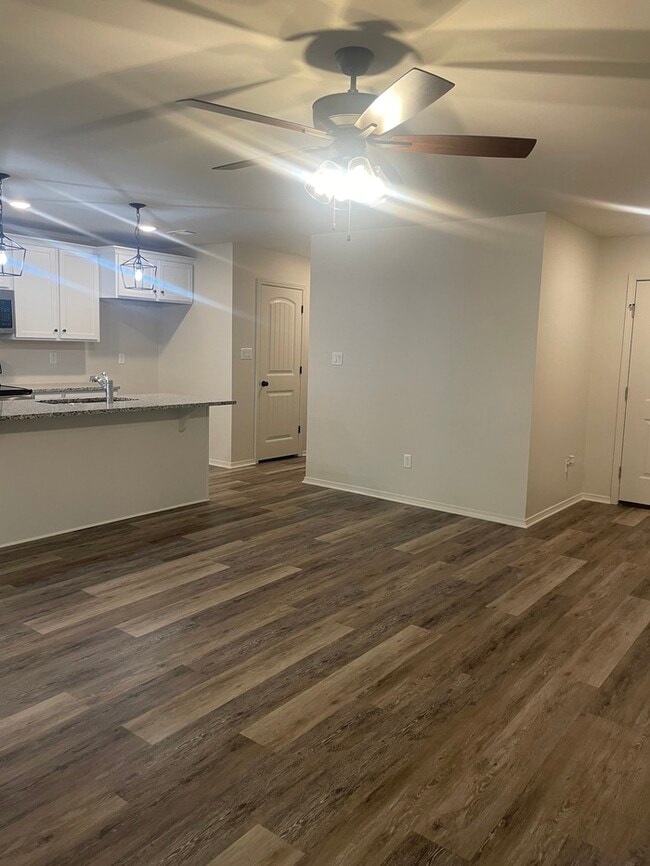 Building Photo - 1048 Heritage Way