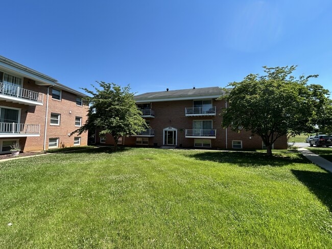 Building Photo - 103 N Edgewood Dr