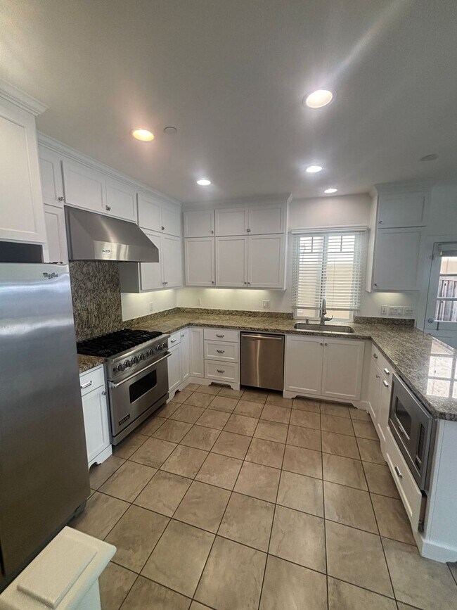Foto del edificio - Welcome Home to Grafton Terrace! Ideally l...