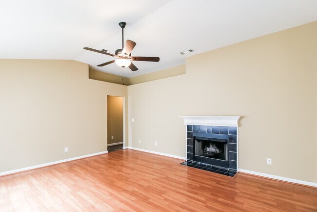 Foto del edificio - 295 Lakeview Trail