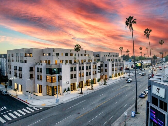 Building Photo - Rae on Sunset