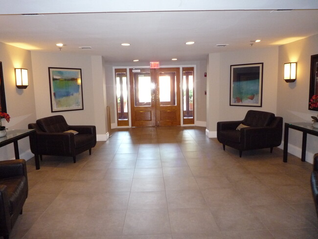 Comfortable Lobby to Meet or Just Relax - 505 E Braddock Rd