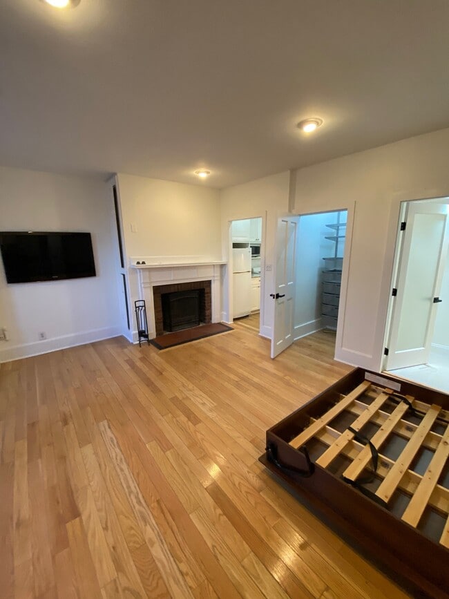 Building Photo - 458 Beacon St