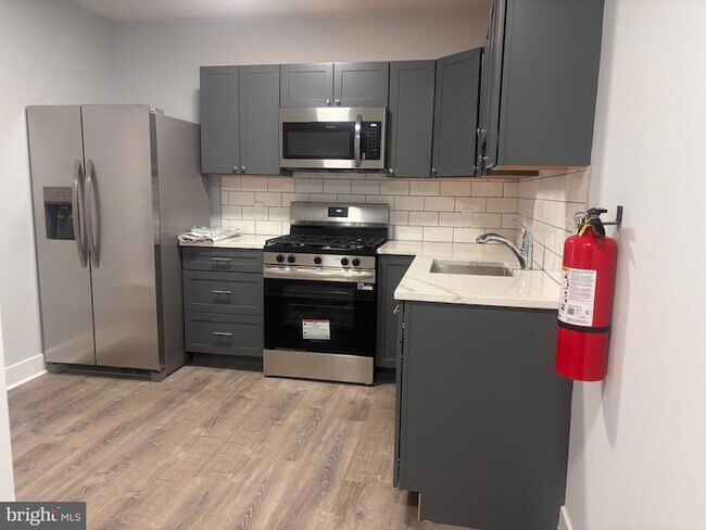 Foto del edificio - 308 Whitehall Rd