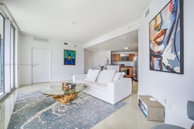 Foto del edificio - 300 S Biscayne Blvd