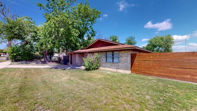 Foto del edificio - ALL TILE HOUSE MINUTES AWAY FROM FORT HOOD!