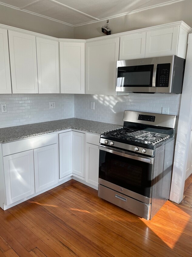 Primary Photo - 105 Fox Hill Rd