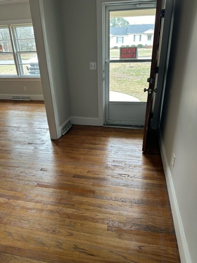 Foto del edificio - 422 Darby Ave