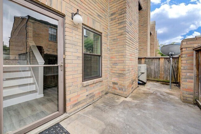 Foto del edificio - 9850 Pagewood Ln
