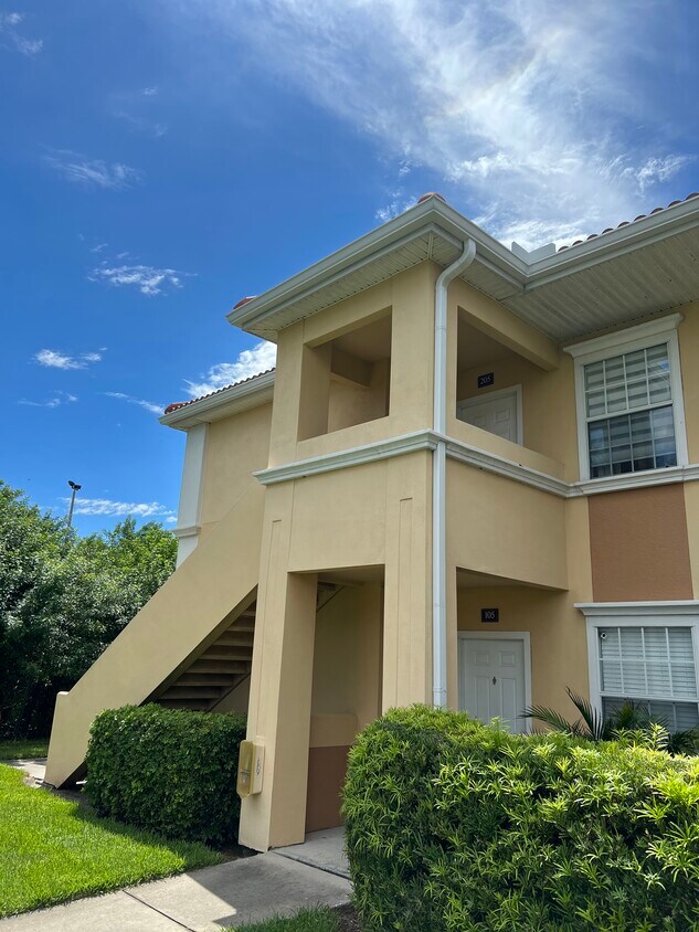 Primary Photo - 1010 Villagio Cir