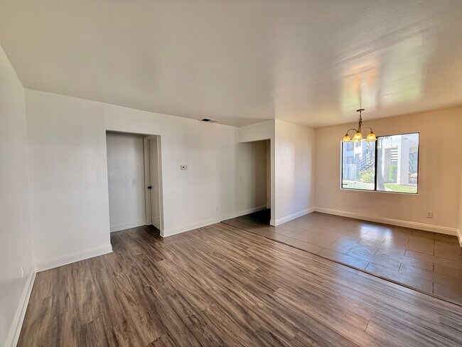 Foto del edificio - Bright & Spacious Condo Living with Parking!