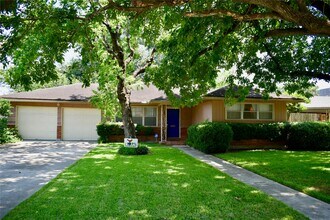 Building Photo - 4624 Verone St