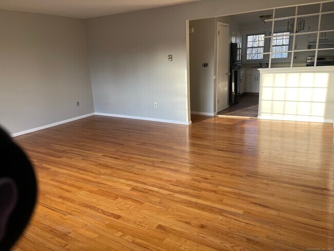 Building Photo - 260 Robin Ct