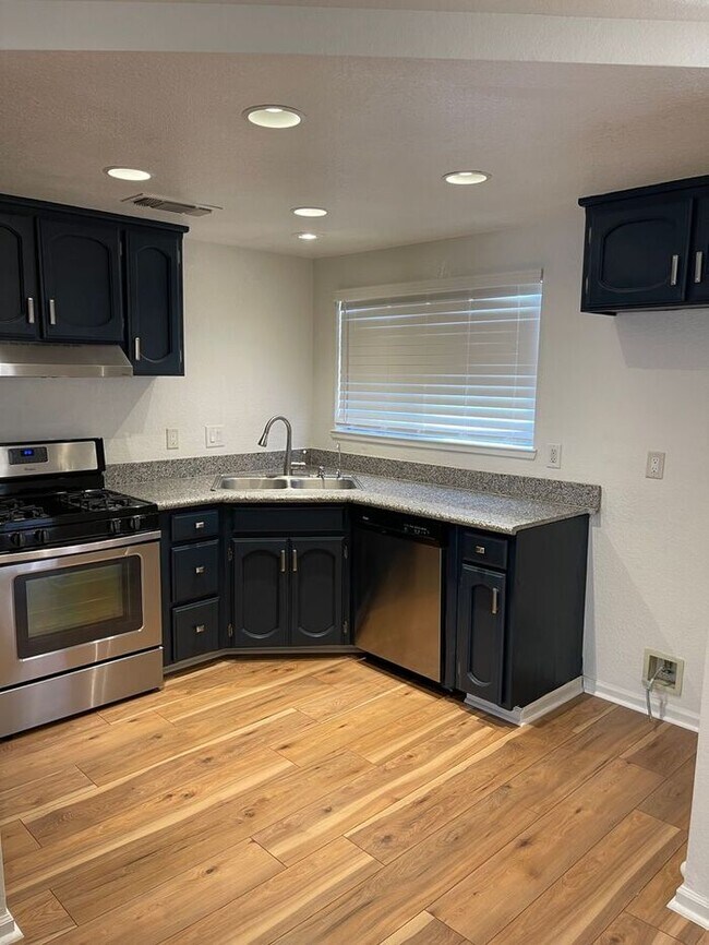 Building Photo - 4033 Dale Rd