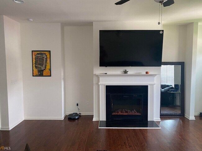 Building Photo - 807 Ambient Way