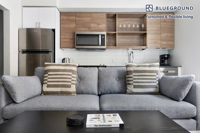 Foto del edificio - 2222 15th Ave W