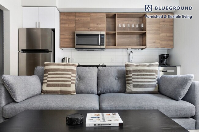 Foto del edificio - 2222 15th Ave W