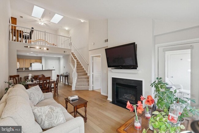 Building Photo - 12000 Market St