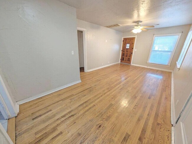 Foto del edificio - 4908 N College Ave