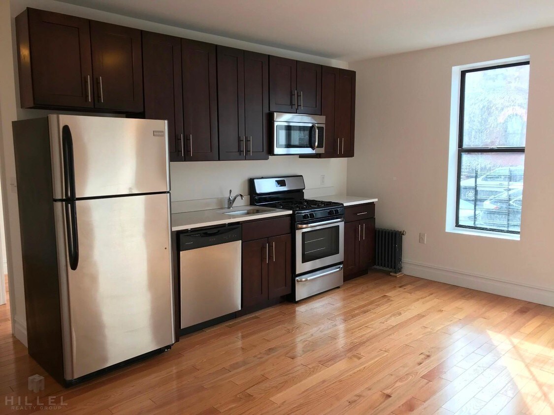 Primary Photo - 2315 30th Ave