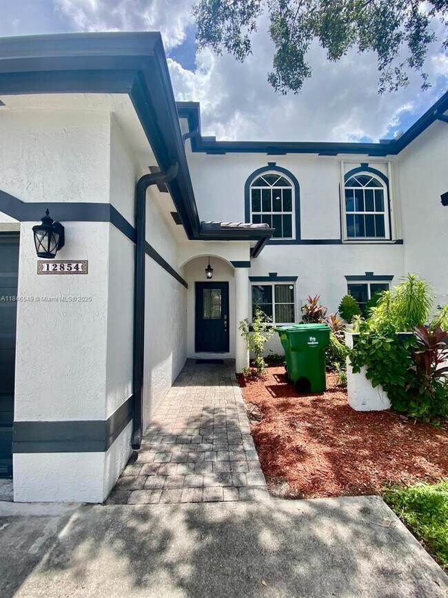 Foto del edificio - 12854 SW 49th Ct
