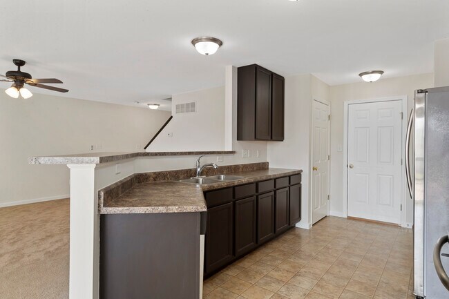 Building Photo - 334 Wild Oak Dr