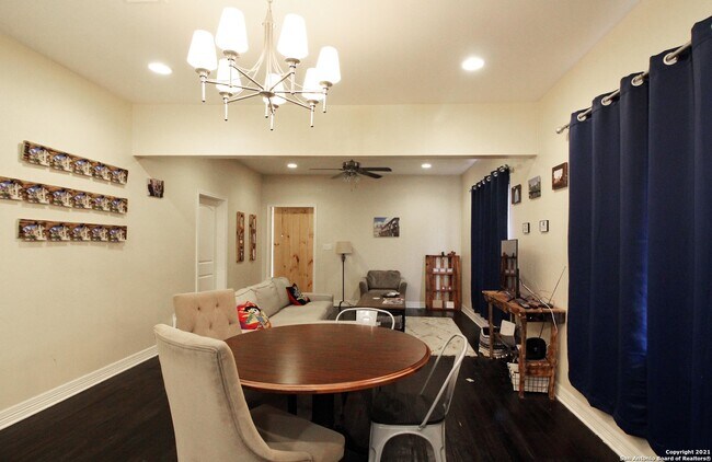 Foto del edificio - 335 East Southcross-