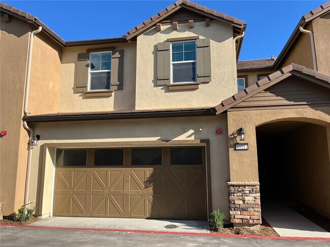 Building Photo - 40212 Birchfield Dr