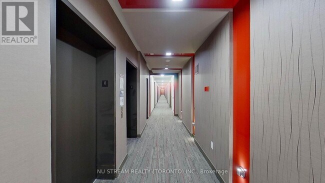 Photo du bâtiment - 560-560 Front St W