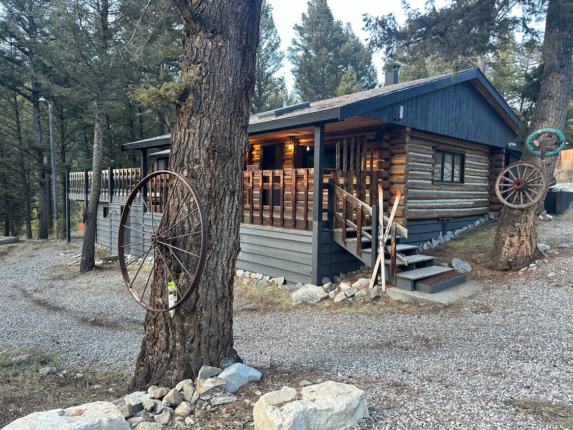 Primary Photo - 49830 Gallatin Rd