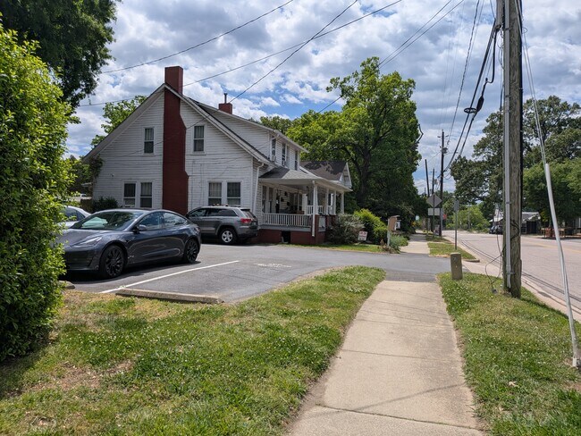 Frente - 920 W Morgan St