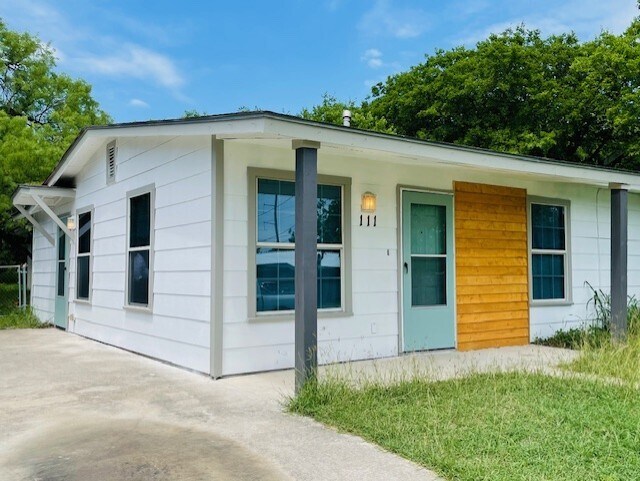 Foto principal - 111 Farhill Ln