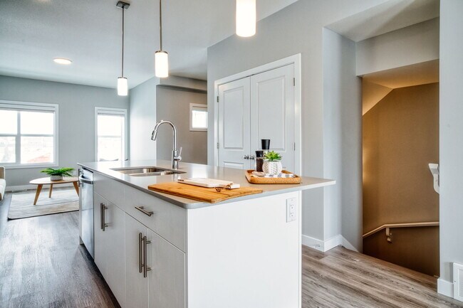 Photo du bâtiment - 1136 Plum Ln SW