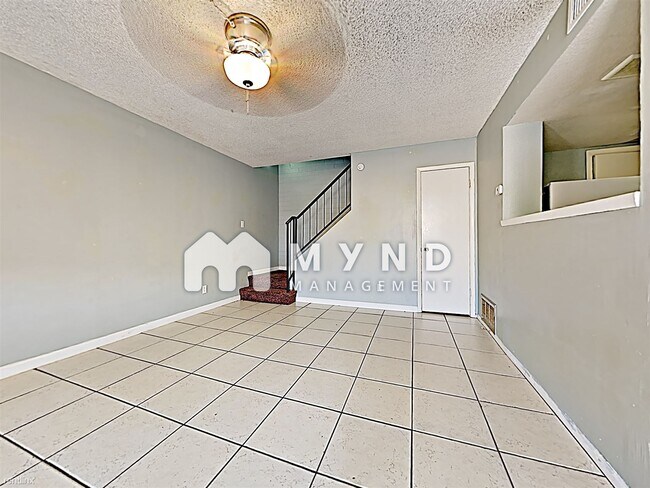 Building Photo - 2 br, 1 bath Townhome - 4617 E Jones Ave