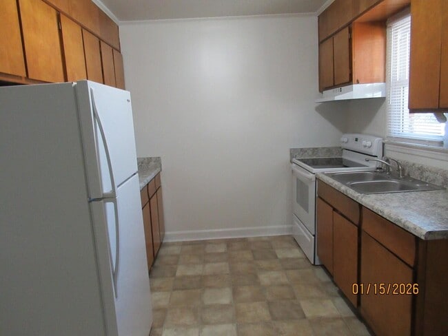 Building Photo - 326 W Hampton Ave