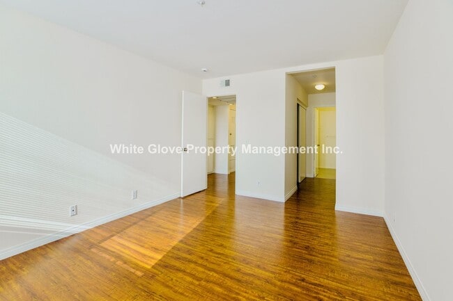 Foto del edificio - 2 Bedroom Condo in Gated Garden Grove Complex