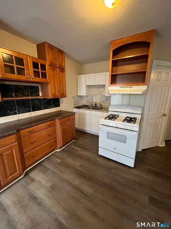 Building Photo - 33 Dewey St