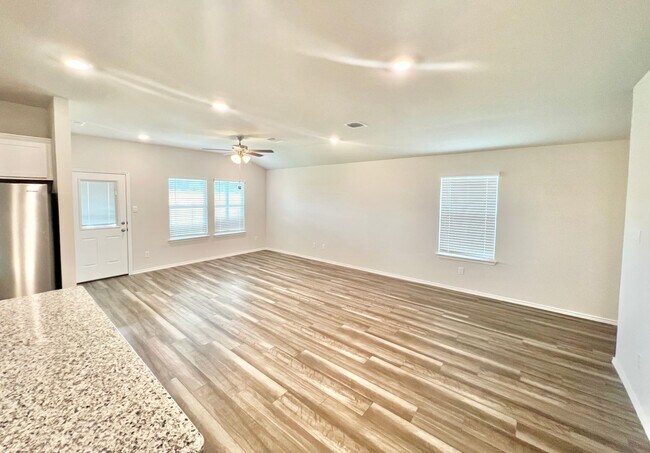 Foto del edificio - AVAILABLE MID JULY; APPLY TODAY ON OUR WEBSITE