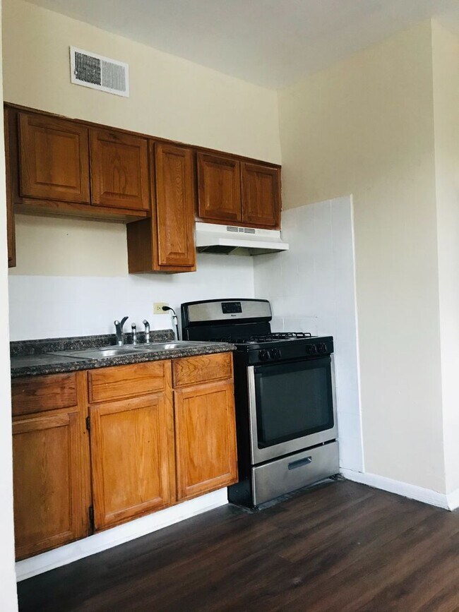 Foto del edificio - 2921 W 24th Blvd