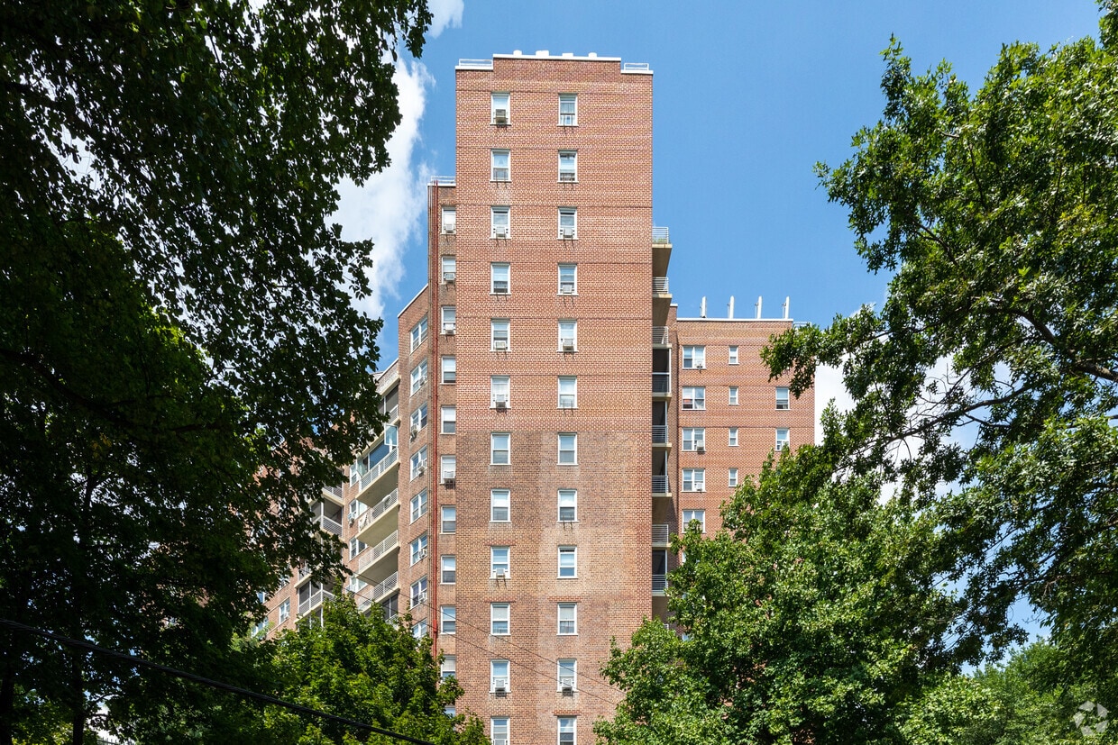 Edmond Lee Apartments in Riverdale, NY