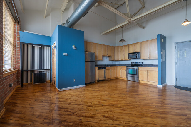 Building Photo - 325 Lafayette St