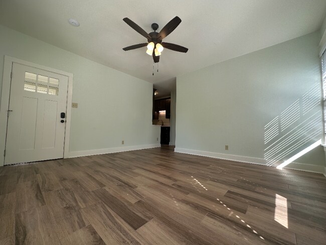 Foto del edificio - 515 E 8th St