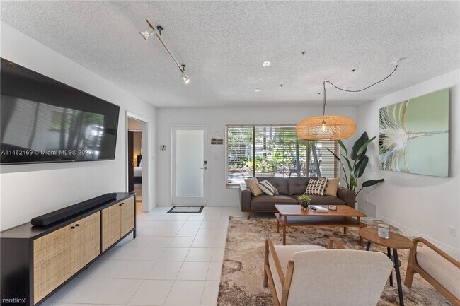 Foto del edificio - 4 br, 3 bath House - 4070 NE 15th Ter # 4070