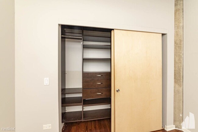 Foto del edificio - 2 br, 2 bath Condo - 700 N Larrabee St Apt...
