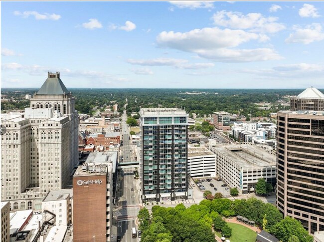Foto del edificio - 2-Bedroom Apartment in Center City Greensboro